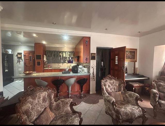 2 BEDROOM TOWNHOUSE FOR SALE IN MEYERVILLE